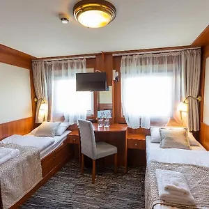 onriver-hotels-grand-jules.inbudapesthotels.com/